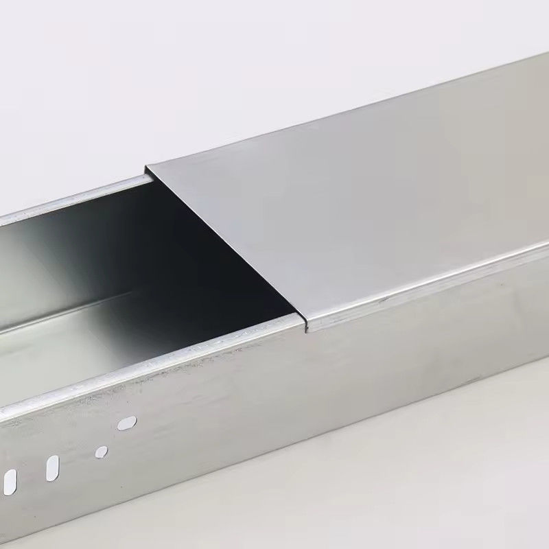 100mm chiều rộng không dễ cháy Solid đáy Cable Tray cho an toàn và quản lý cáp